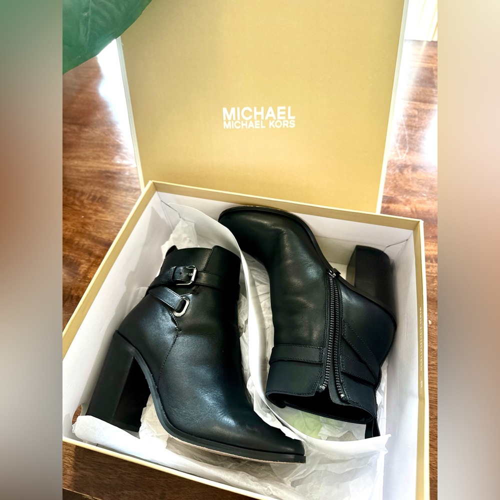 MICHAEL KORS ANKLE BOOT